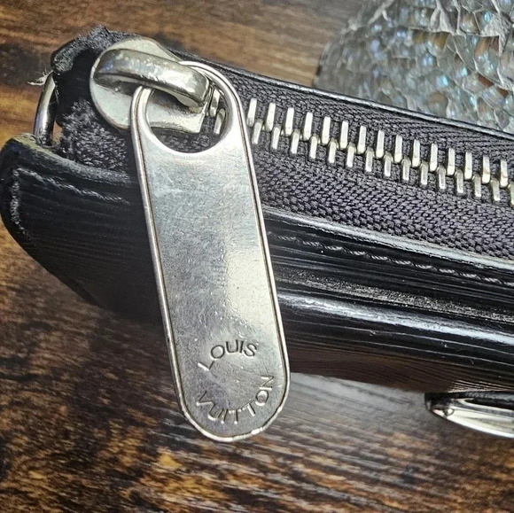 Louis Vuitton Electric Leather Clutch/Wristlet - Picture 6 of 16